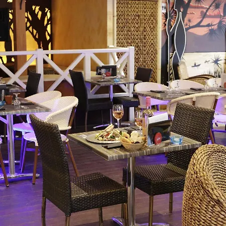 مكان تخييم Village Le Vieux Port***** 3*