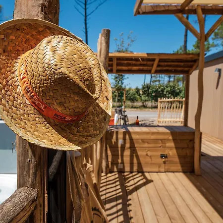 مكان تخييم Village Le Vieux Port***** ميسانج