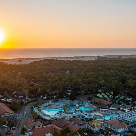 Village Le Vieux Port***** Campsite 3*