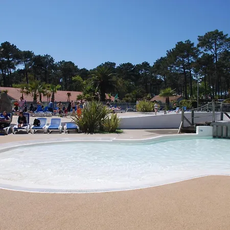 مكان تخييم Village Le Vieux Port***** ميسانج