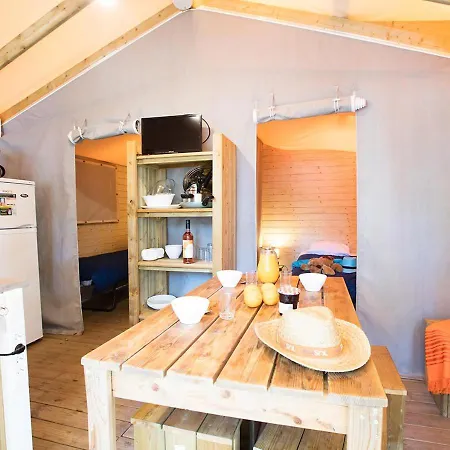 Village Le Vieux Port***** 캠프장 메상주