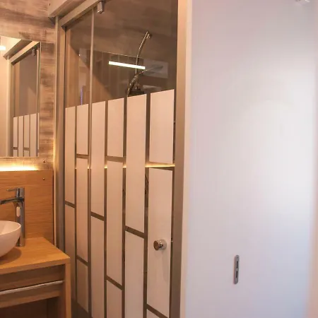 营地 Village Le Vieux Port***** 3*